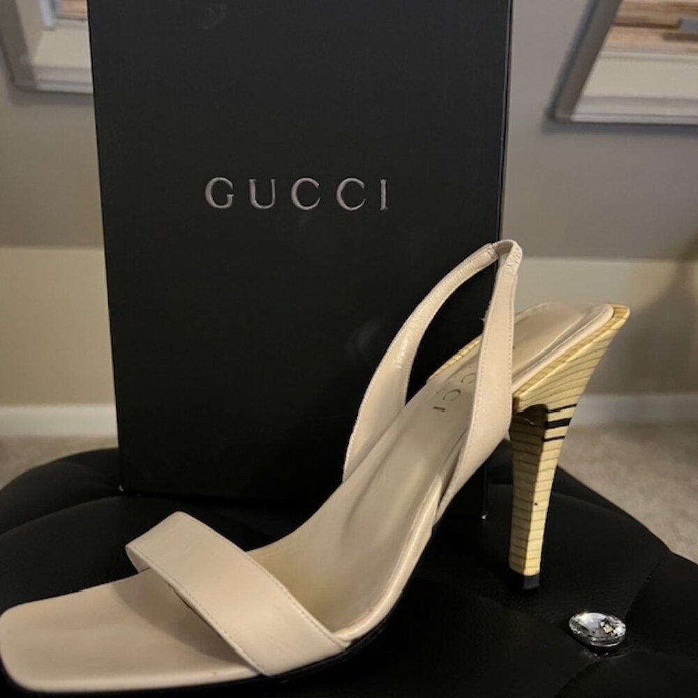 Like NEW Gucci Sling Back Sandals, Size 6.5. Beige